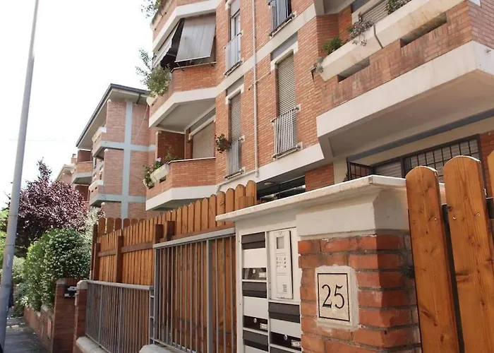 Spacious Vatican Flat With Courtyard
